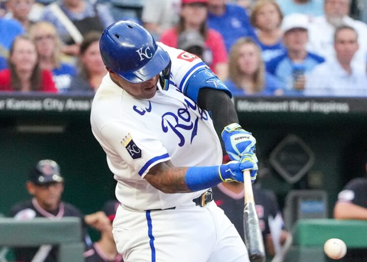 O início lento da regressão de Salvador Perez ou o pai do tempo está reivindicando outro jogador?