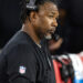 O novo DC dos Steelers, Patrick Graham, abraçando as expectativas, construindo comunicação através da música