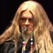 O novo álbum póstumo de David Allan Coe vem com perguntas sérias