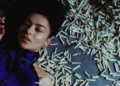 O novo single de Charli XCX, ‘Rock Music’, soa chocantemente diferente de ‘Brat’