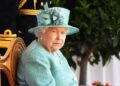 O 'olhar' gelado da Rainha Elizabeth deixou até os primeiros-ministros aterrorizados, afirma o autor real