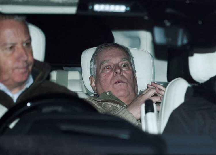 O príncipe William quer que Andrew Mountbatten-Windsor seja removido da vida real após ligações e escândalos com Epstein