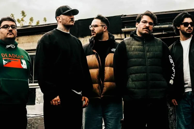 O videoclipe “Barely Here” de Koyo foi lançado junto com seu novo álbum