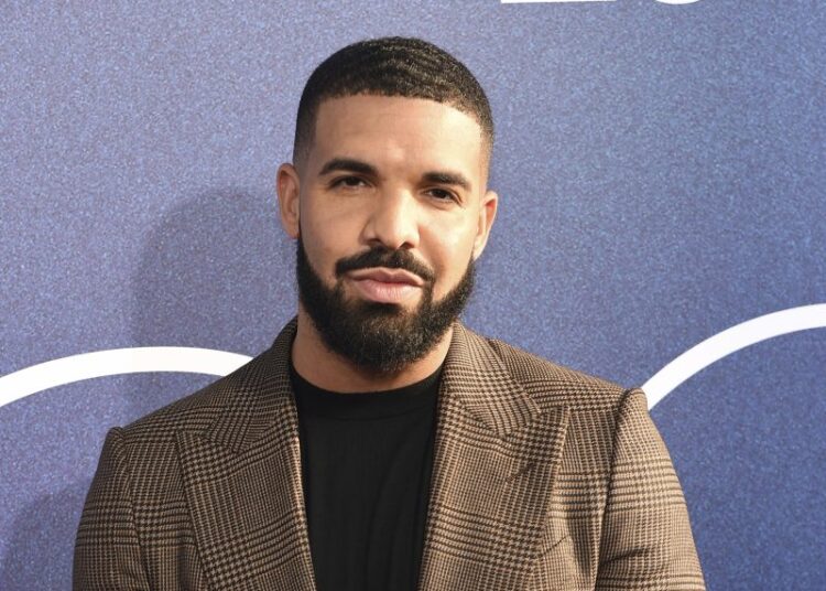 Os 3 discos de Drake fazem história na Billboard
