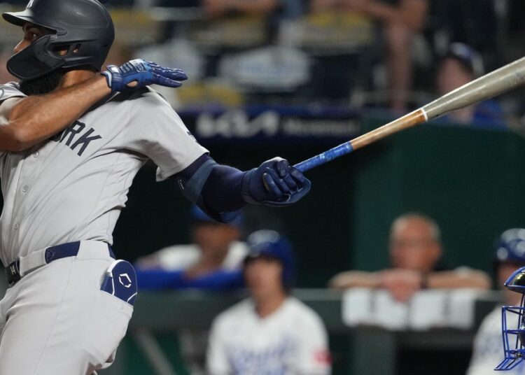 Os Yankees acertaram 6 home run, cada titular tem pelo menos 2 rebatidas pela primeira vez em meio a uma brincadeira de 15-1 sobre o Royals