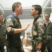 Os criadores de “Top Gun” lembram como conseguiram que Tom Cruise assinasse o filme: ‘Ele vomitou sozinho’