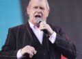 Os fãs de John Farnham acordam com notícias tristes esta manhã