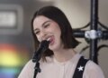 Ouça: Gracie Abrams lança ‘Hit the Wall’, primeiro single do novo álbum