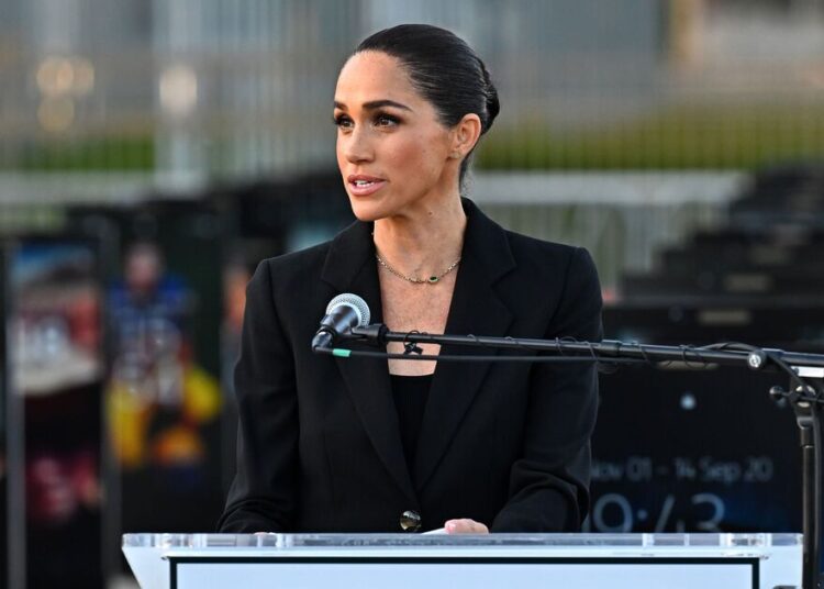 PESQUISA: Harry e Meghan deveriam parar de viajar para fazer discursos? | Real | Notícias