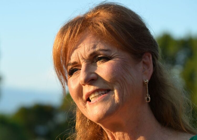 PESQUISA: Sarah Ferguson deveria escrever um livro de memórias que contasse tudo? | Real | Notícias