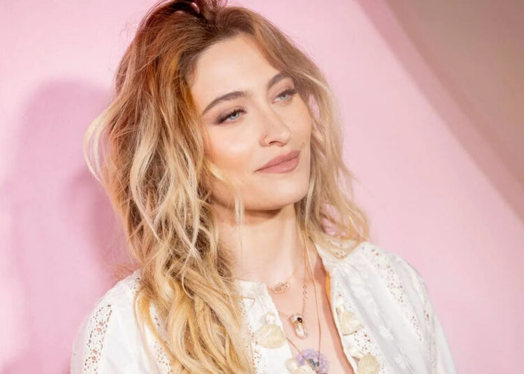 Paris Jackson obtém grande vitória legal quando o espólio de Michael Jackson é ordenado a reembolsar US$ 625 mil em fundos de bônus