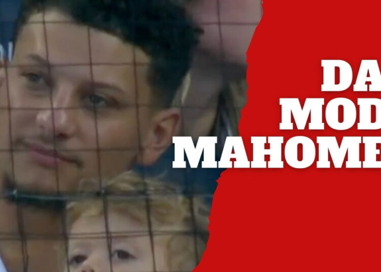 Patrick Mahomes mostra seu lado mais calmo com o filho Bronze durante a noite de jogo do Royals