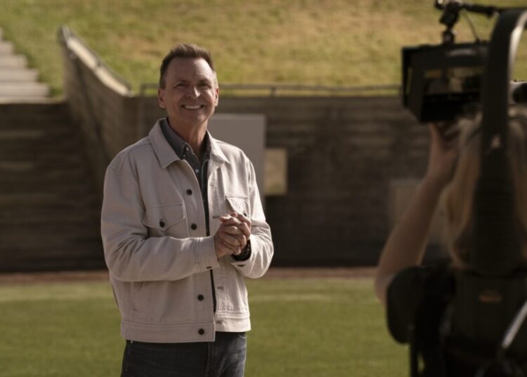 Phil Keoghan de 'The Amazing Race analisa sua aparência de Meta'Hacks' | Notícias de entretenimento