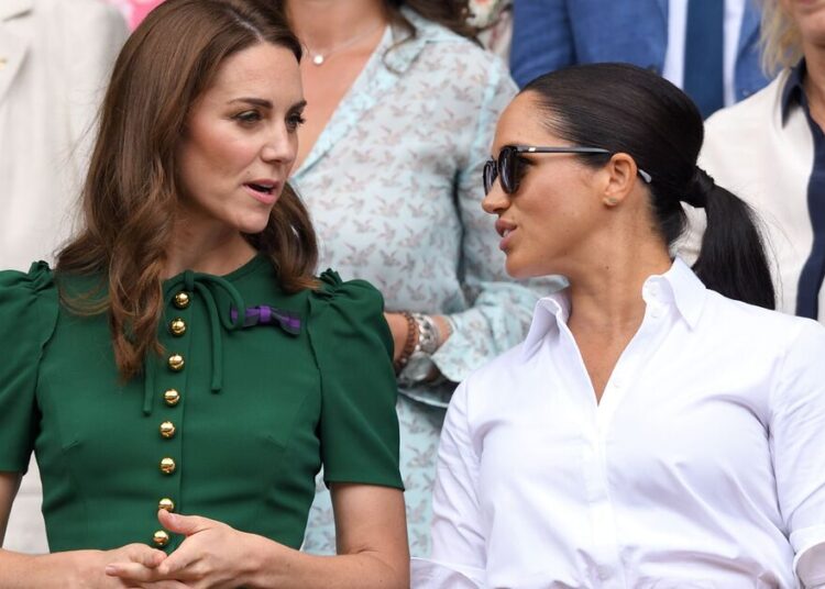 Por dentro da furiosa disputa de vestidos de dama de honra entre a princesa Kate e Meghan | Real | Notícias