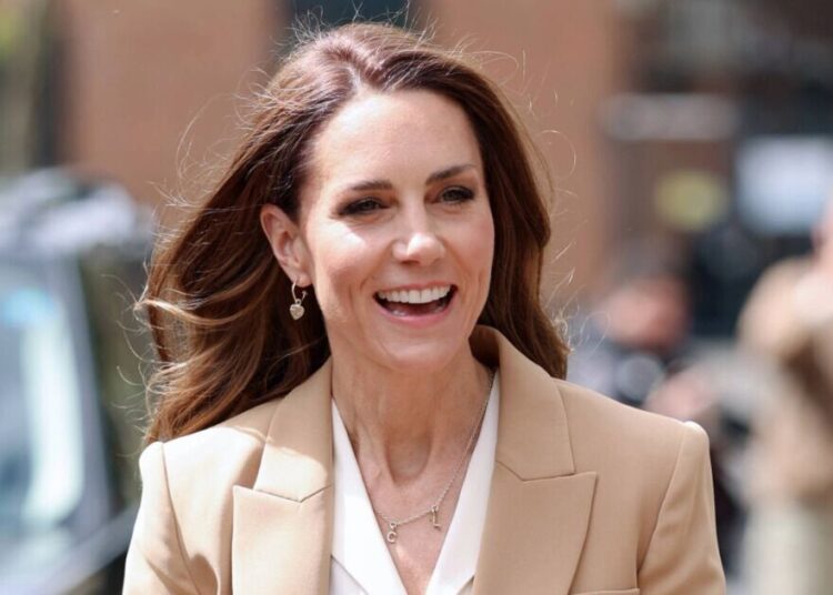 Princesa Kate sai horas após anúncio do grande palácio | Real | Notícias