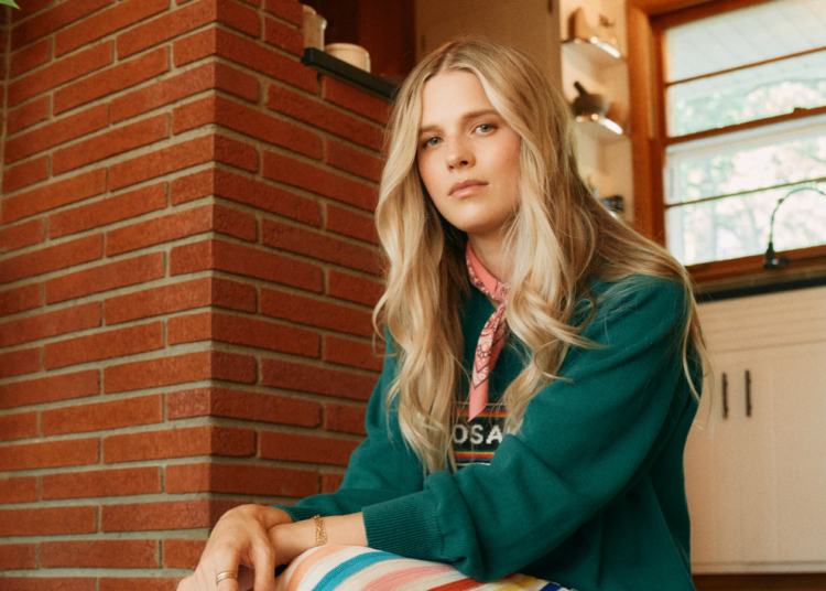 Provident Entertainment contrata cantora e compositora Molly Kate Kestner