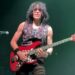RUDY SARZO está trabalhando em uma nova música solo: ‘Eu realmente queria voltar às raízes da música que cresci tocando e amando’