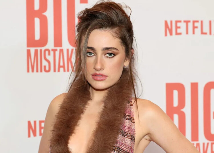 Rachel Sennott diz que começou o Accutane porque os executivos de Hollywood lhe disseram para ‘manter toda’ a acne