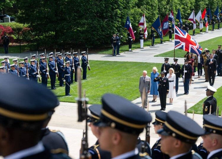 Rainha Camilla enfrentou infeliz ataque de abelhas durante momento solene da Visita de Estado dos EUA