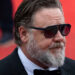 Russell Crowe aborda críticas à interação com quem busca autógrafos