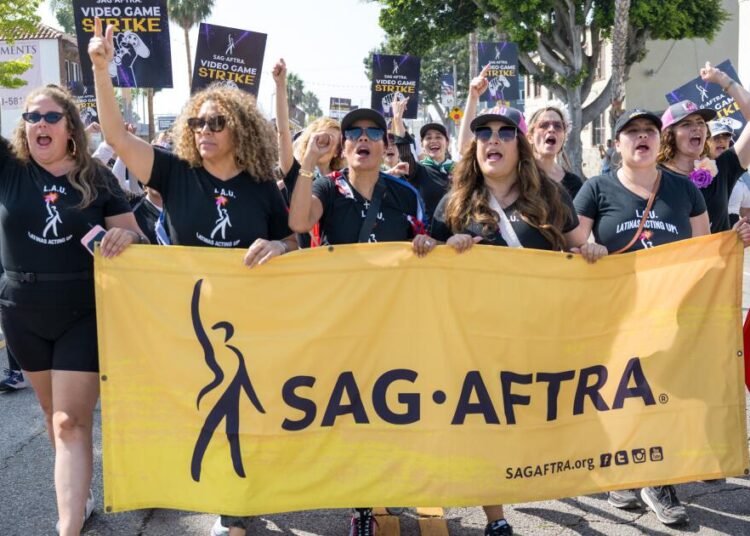 SAG-AFTRA chega a um acordo provisório com os estúdios