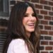Sandra Bullock compartilha uma foto rara e doce de seus dois filhos