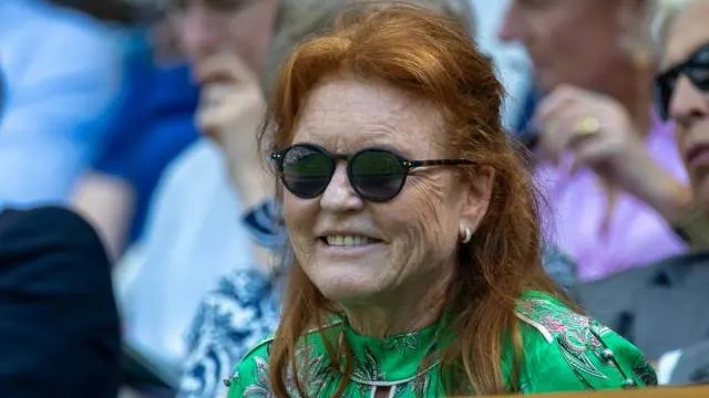 Sarah Ferguson negociando 'pensão real' em vez de contar tudo - autora