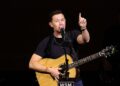 Scotty McCreery lançará álbum retrospectivo '15' em julho com quatro novas músicas