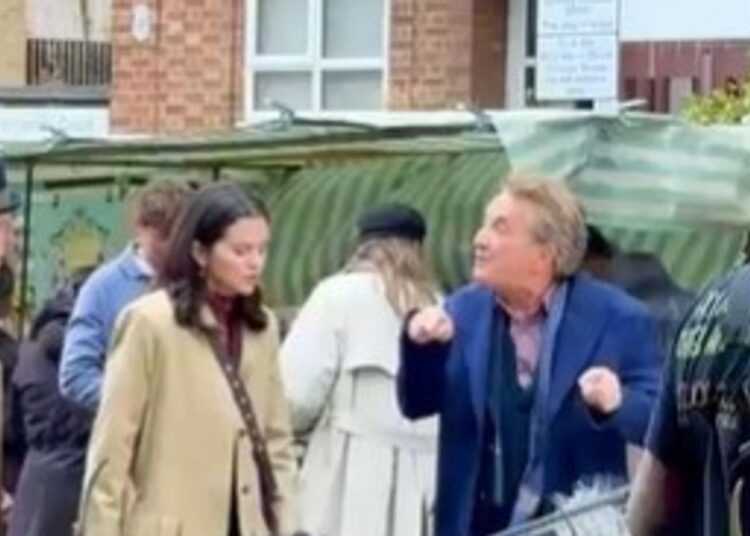 Selena Gomez flagrada filmando Only Murders in the Building em Notting Hill