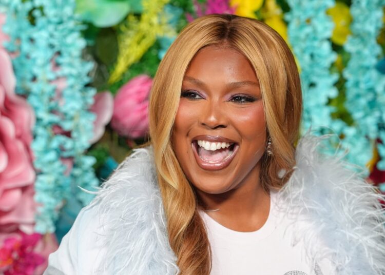 Sentindo-se agitado demais? Lizzo colabora com banda DC