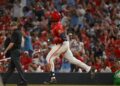 Série dos Cardinals vence Royals inspirada em grupo improvável de fãs