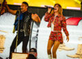 Shania Twain relembrando a infância com novas músicas