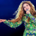 Sim, Shakira está pronta para lançar (outra) música da Copa do Mundo. Ela também será a atração principal do primeiro show do intervalo da FIFA com Madonna e BTS.