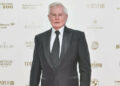 Sir Derek Jacobi está convencido de que teria tido muito mais sucesso como ator se “tivesse a aparência” à altura de seu talento.