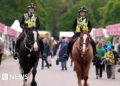 Soldado morre após cair do cavalo no Royal Windsor Horse Show – BBC