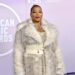Tapete vermelho do American Music Awards 2026: fotos de chegadas de celebridades – Hollywood Life