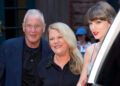 Taylor Swift deslumbra ao sair para jantar em família em Nova York após o fim de semana europeu