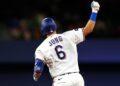 Texas Rangers avança com rali tardio contra Kansas City Royals