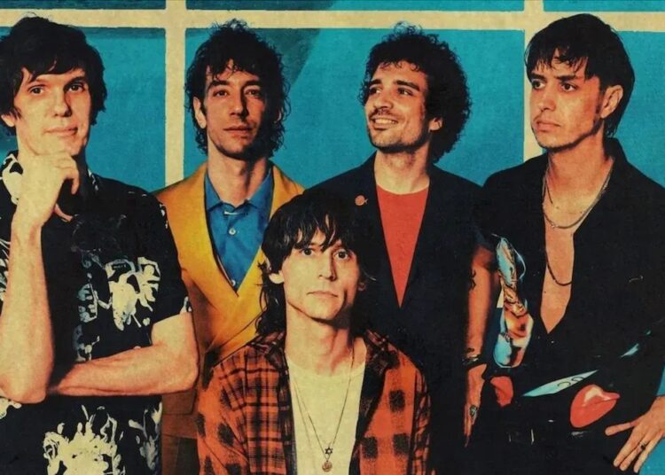 The Strokes Are “Falling Out of Love” em nova música: Stream