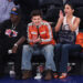 Timothee Chalamet e Kylie Jenner mostram PDA nas cores dos Knicks enquanto estão sentados na quadra
