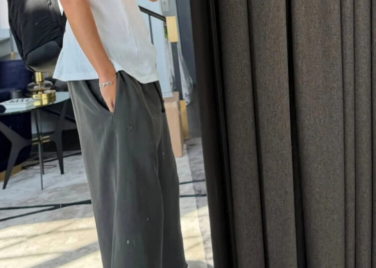 Timothée Chalamet mostra shorts de KHY de Kylie Jenner