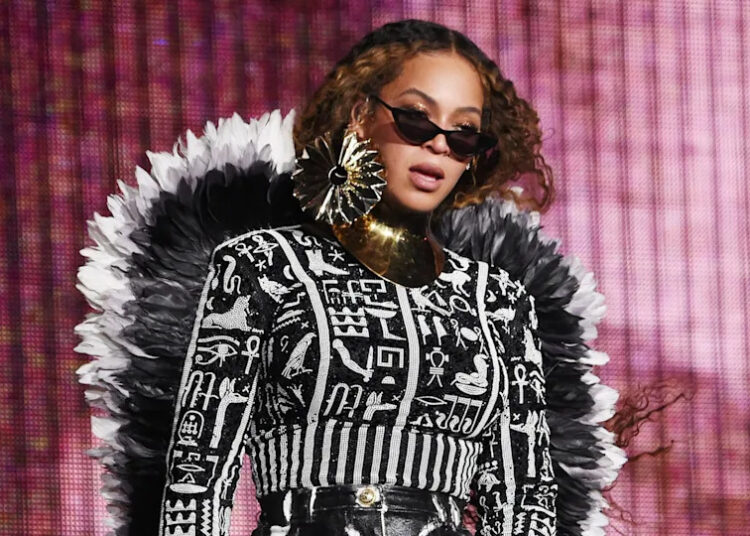 Tina Knowles fica ‘emocionada’ com o momento de gala do Met Gala de Beyoncé e Blue Ivy