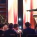 Tom Brady trolls Kevin Hart com camisa 'tamanho recém-nascido' no Netflix Roast