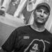 Tom Morello se une a Serj Tankian do System Of A Down e seu filho Roman para o poderoso novo single ‘Adjourn It’: “Cada ato de arte é um ato de resistência”
