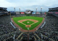 Torcedor hospitalizado após cair no bullpen no Rate Field durante a vitória do White Sox sobre o Royals