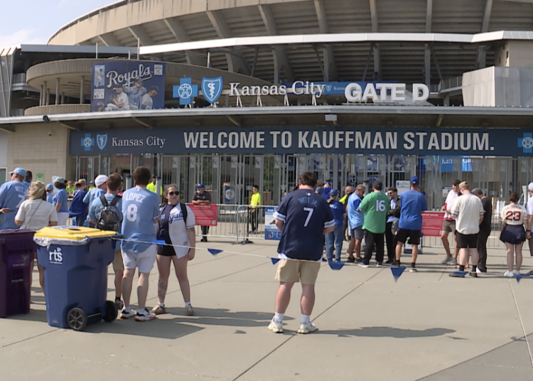 Torcedores do Royals enfrentam calor, umidade e ameaça de tempestade no jogo em casa de segunda-feira
