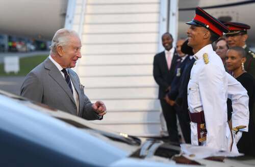Touchdown para o rei Carlos III – The Royal Gazette