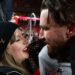 Travis Kelce ri de ser o ‘menos famoso’ no relacionamento com Taylor Swift