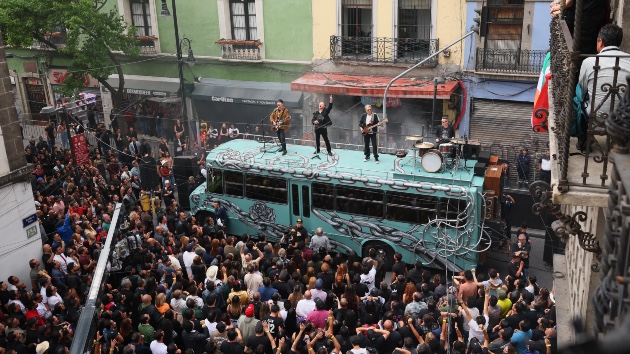 U2 invade rua da Cidade do México para filmar novo videoclipe