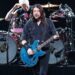 Veja o Foo Fighters ficar íntimo e turbulento com novas músicas e clássicos no primeiro Tiny Desk Concert